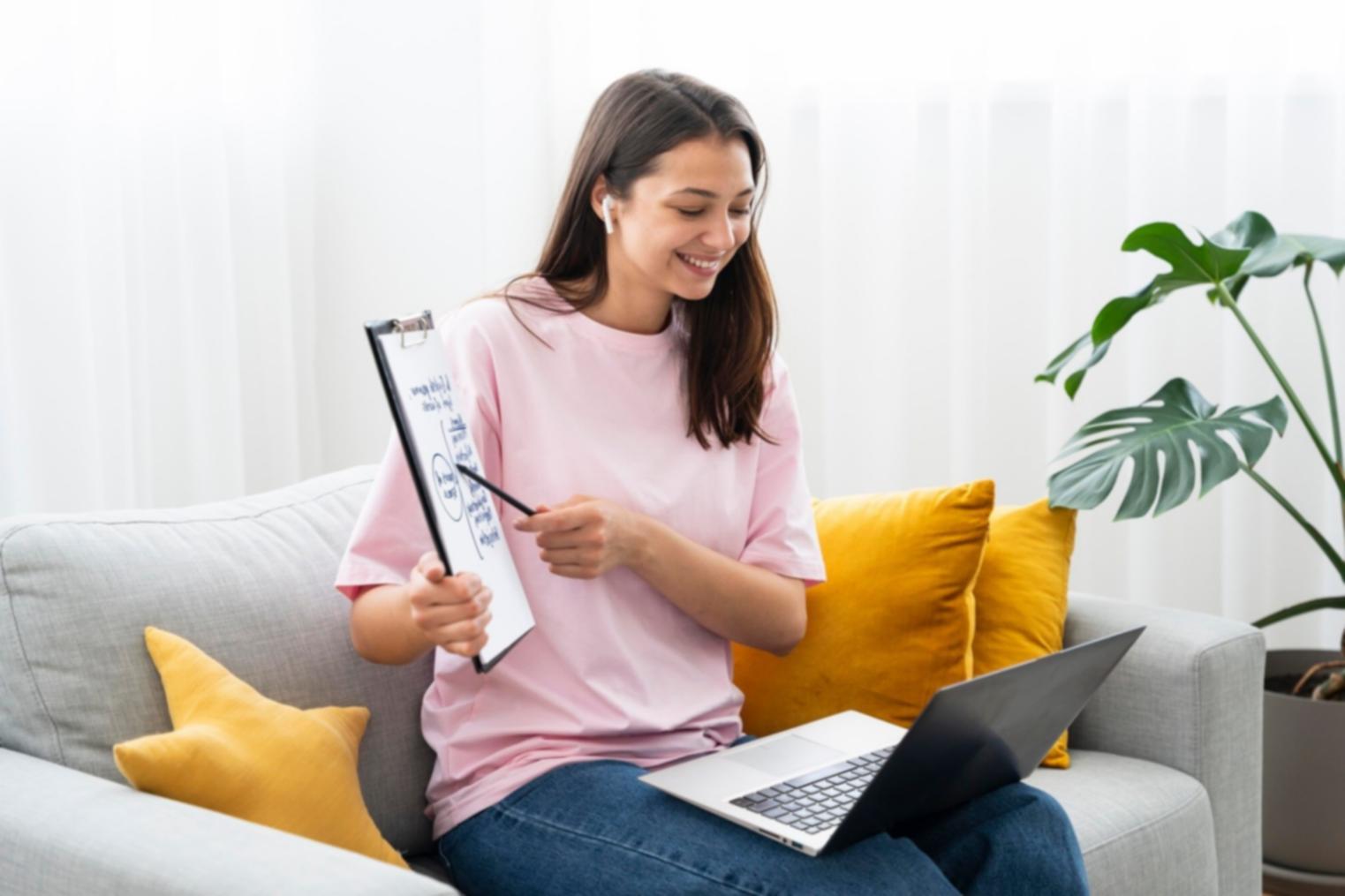 Personas trabajando juntas en estrategias financieras